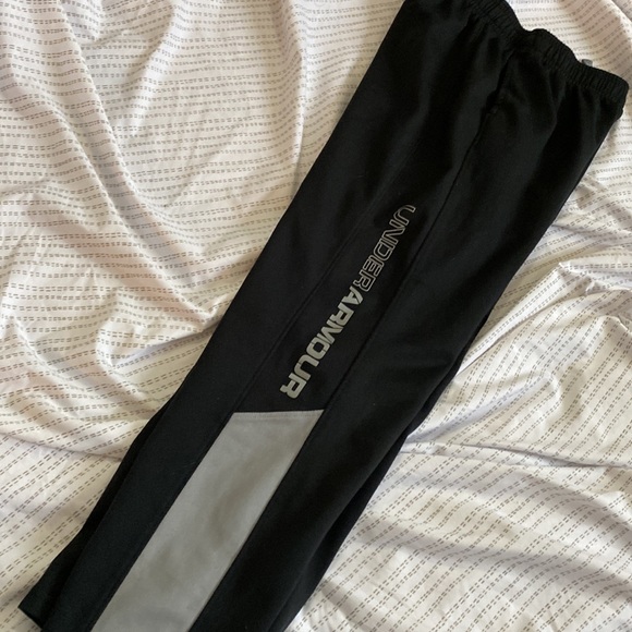 Under Armour. Size youth medium. Loose. YMD - Picture 1 of 4